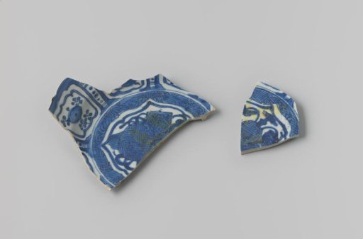 Fragments of a plate from the VOC ship 'The White Lion'