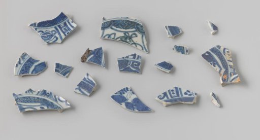Fragments of Plates from the VOC Ship 'Witte Leeuw'