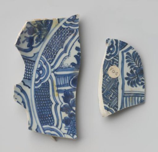 Fragments of dishes from the VOC ship 'Witte Leeuw'