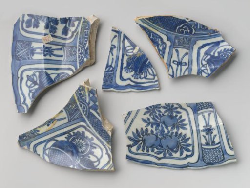 Sherds of bowls from the VOC ship 'Witte Leeuw'