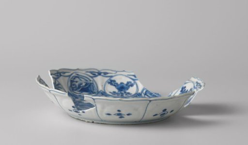 Fragment of a plate from the V.O.C. ship 'Witte Leeuw'