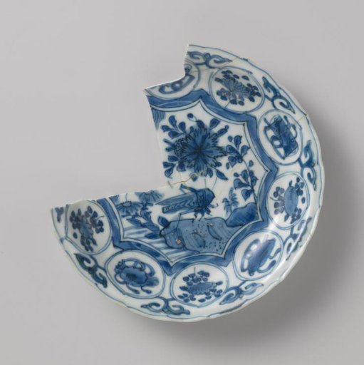 Fragment of a plate from the VOC ship 'Witte Leeuw'