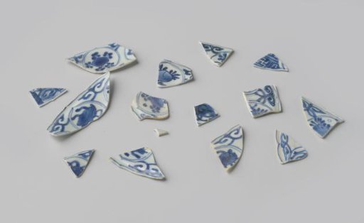 Fragments of plates from the VOC ship 'Witte Leeuw'