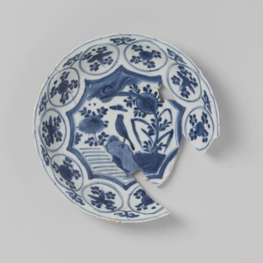 Fragment of a plate from the VOC ship 'Witte Leeuw'