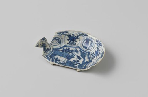 Fragment of a plate from the VOC ship 'De Witte Leeuw'