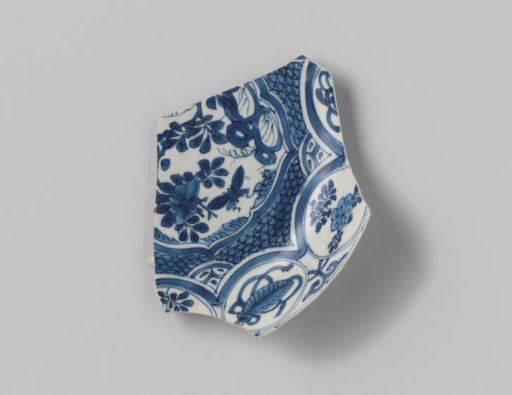 Fragment of a plate from VOC ship 'The White Lion'
