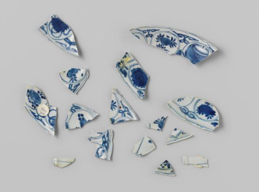 Fragments of plates from VOC ship 'The White Lion'