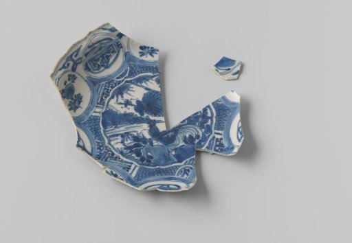 Fragments of a plate from VOC ship 'The White Lion'