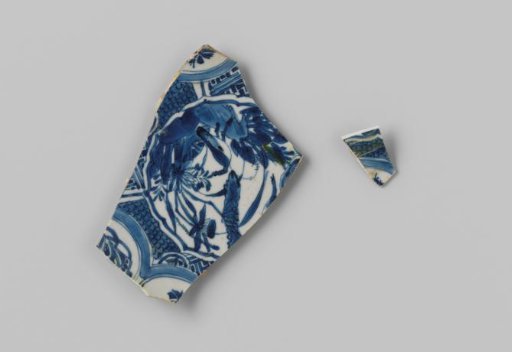 Fragments of a plate from VOC ship 'The White Lion'