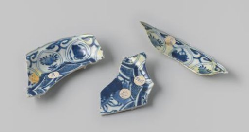 Fragments of a plate from VOC ship 'Witte Leeuw'