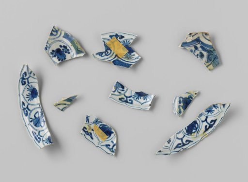 Shards of Kraak Porcelain Plates from the VOC Ship 'Witte Leeuw'