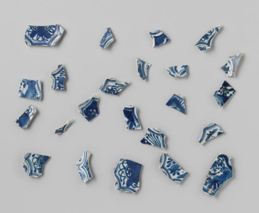 Shards of Plates from the VOC Ship 'Witte Leeuw'