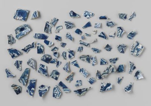 Shards of plates from the VOC ship 'Witte Leeuw'