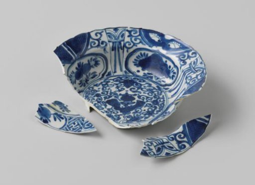Fragment of a deep plate from the VOC ship 'De Witte Leeuw'