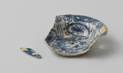 Fragment of a deep plate from the V.O.C. ship 'Witte Leeuw'