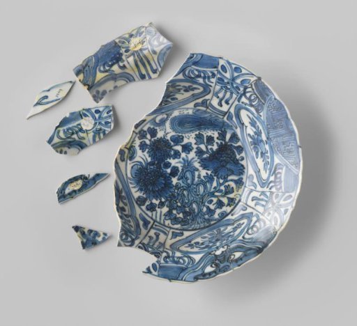 Fragments of a deep plate from the V.O.C. ship 'Witte Leeuw'