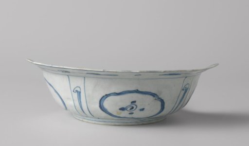 Fragment of a deep plate from the VOC ship 'The White Lion'