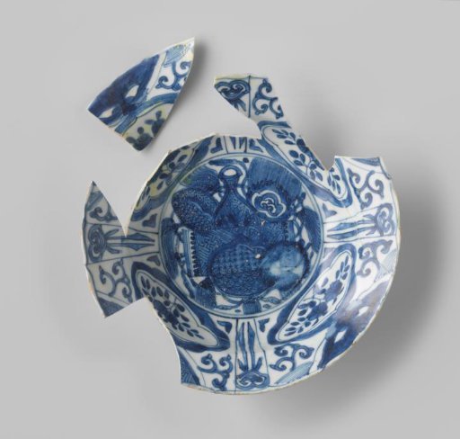 Deep plate from VOC ship the 'White Lion'