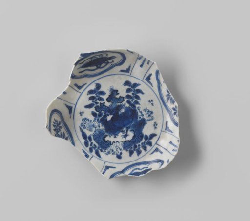 Fragment of a deep plate from VOC ship 'The White Lion'