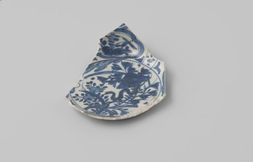Fragment of deep plate from VOC ship 'The White Lion'