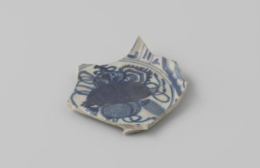 Fragment of a deep dish from the VOC ship 'Witte Leeuw'