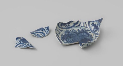 Fragment of a deep plate from the VOC ship 'Witte Leeuw'