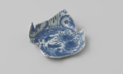 Fragment of a deep dish from the VOC ship 'Witte Leeuw'