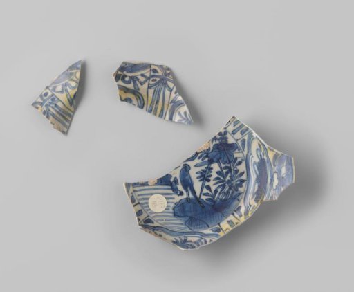 Fragments of a deep plate from the VOC ship 'Witte Leeuw'