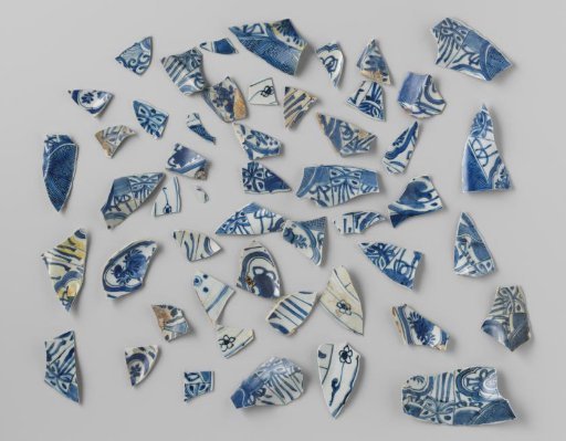 Fragments of Kraak porcelain from the VOC ship 'Witte Leeuw'