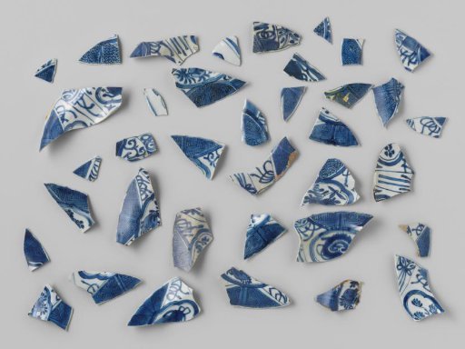 Fragments of Kraak porcelain from VOC ship 'Witte Leeuw'