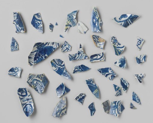 Fragments of Kraak porcelain from VOC ship 'Witte Leeuw'