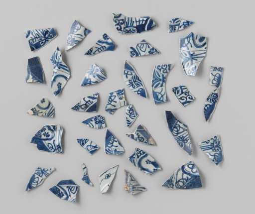 Fragments of Kraak porcelain from the VOC ship 'Witte Leeuw'