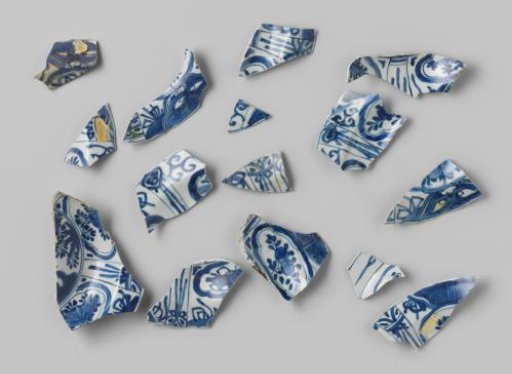 Fragments of Kraak porcelain from the VOC ship 'Witte Leeuw'