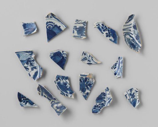 Fragments of Kraak porcelain from the VOC ship 'White Lion'