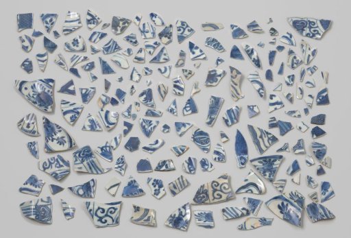 Fragments of Kraak porcelain from the VOC ship 'White Lion'