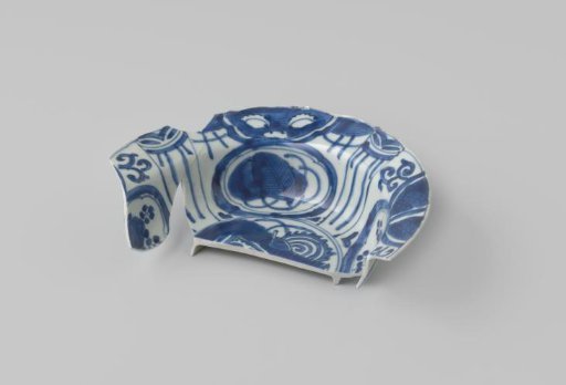 Fragment of a deep dish from the VOC ship 'Witte Leeuw'