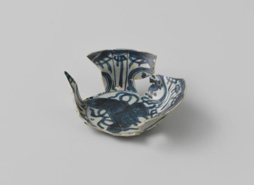 Fragment of a plate from the VOC ship 'De Witte Leeuw'