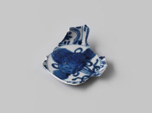 Fragment of a deep dish from the VOC ship 'Witte Leeuw'