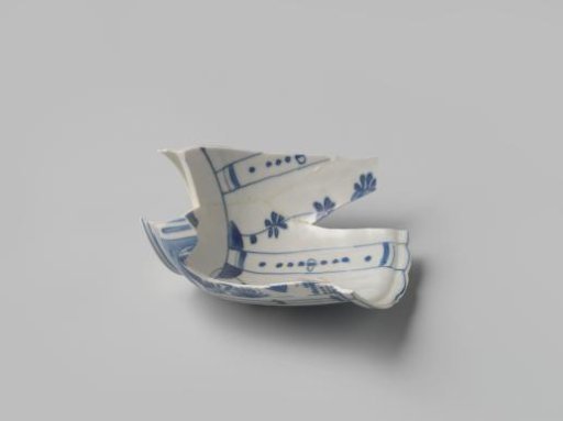 Fragments of a bowl from the VOC ship 'Witte Leeuw'