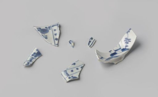 Fragment of a plate or bowl from the VOC ship 'Witte Leeuw'