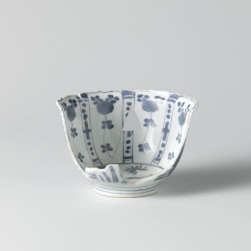 Crow's head cup from the V.O.C. ship the 'Witte Leeuw'