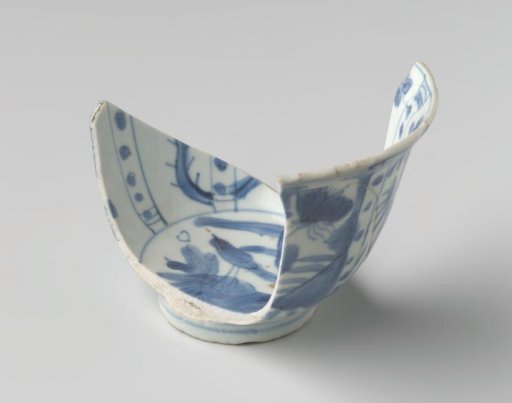 Fragment of a bowl from the VOC ship 'Witte Leeuw'