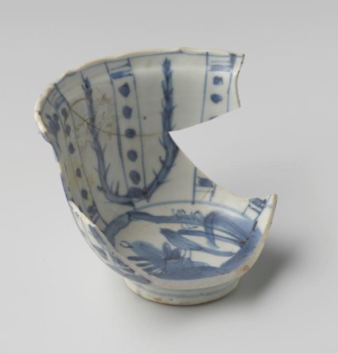 Fragment of a bowl from the VOC ship 'Witte Leeuw'