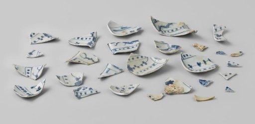 Sherds of crock heads from the VOC ship 'Witte Leeuw'