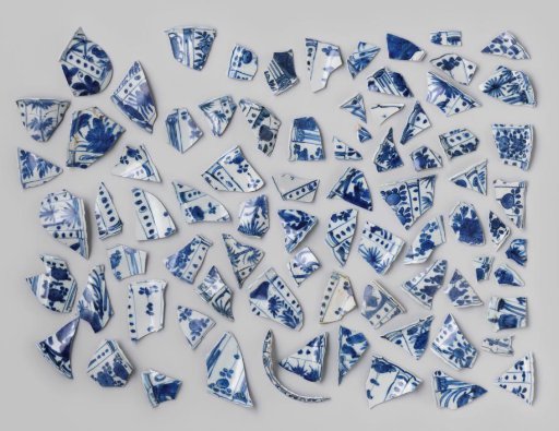 Shards of Kraaikoppen from the VOC Ship 'Witte Leeuw'