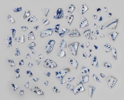 Shards of Kraaikoppen from the VOC Ship 'Witte Leeuw'