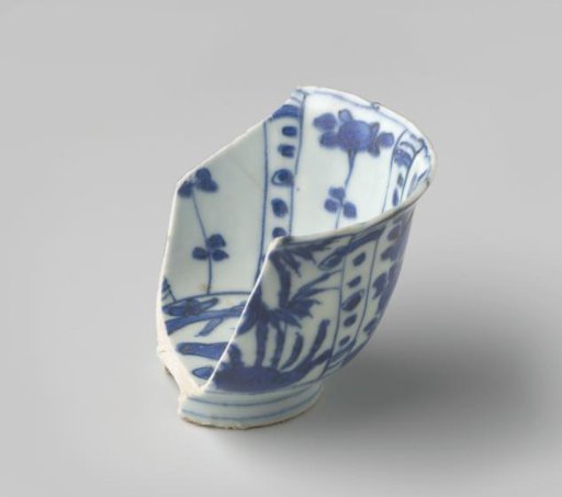 Fragment of a bowl from the VOC ship 'Witte Leeuw'