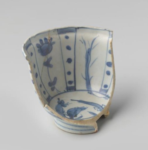 Fragment of a bowl from the VOC ship 'Witte Leeuw'