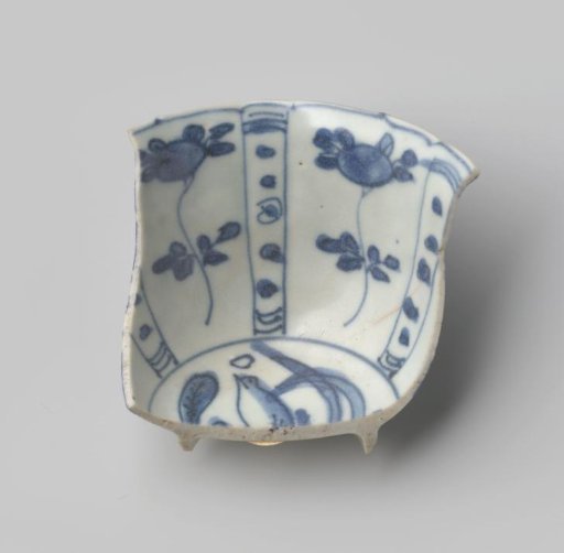 Fragment of a bowl from the VOC ship 'Witte Leeuw'