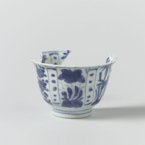 Bowl from the V.O.C. ship the 'Witte Leeuw'